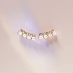 Plano Pearl And Crystal Studs