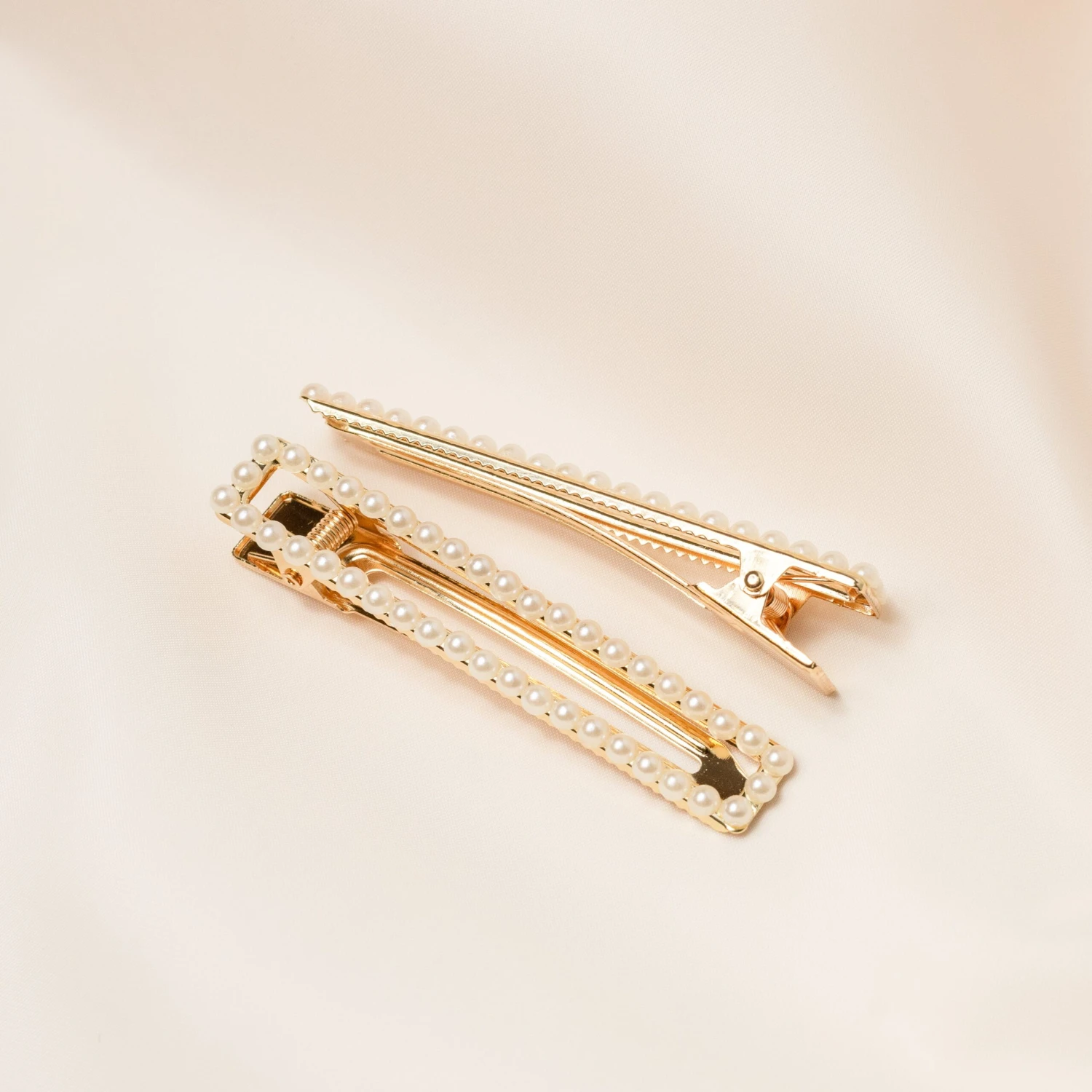 Florence Pearl Hair Clip Set - Image 3